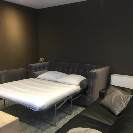 Deluxe With Shared Pool أوستيند