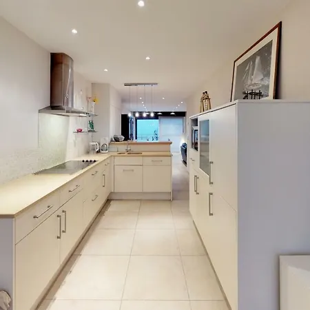 شقة Deluxe With Shared Pool أوستيند