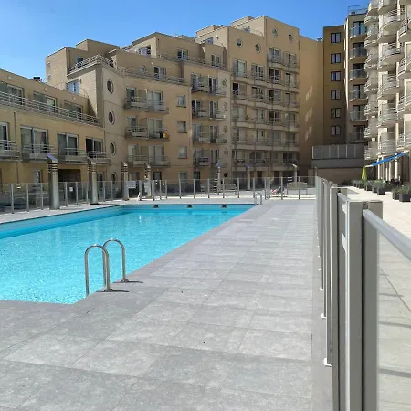 Apartament Deluxe With Shared Pool *