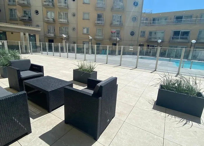 Deluxe With Shared Pool